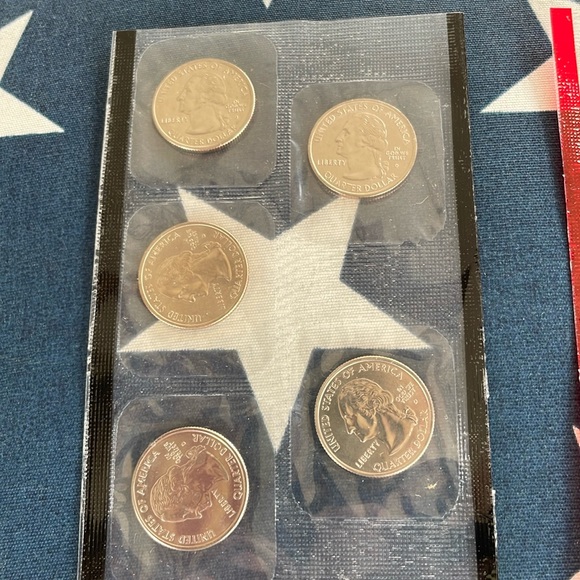 U.S. Mint 2002 Uncirculated Coin Set - Picture 3 of 6